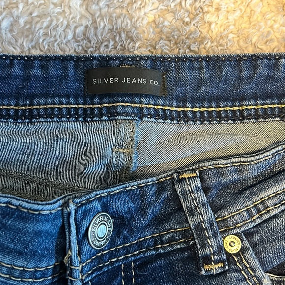 Silver Jeans Co. • Elyse Slim • Size 8 - Picture 3 of 5